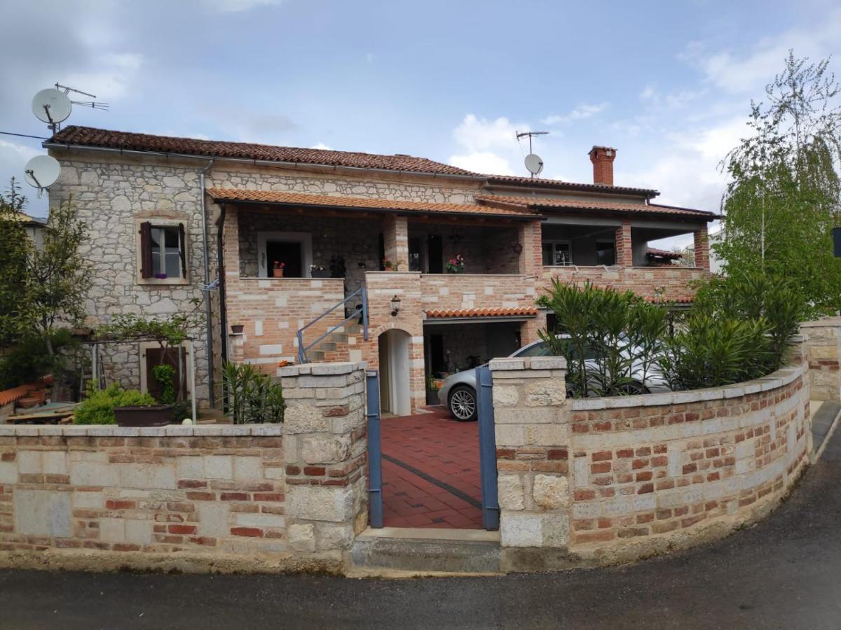 Apartmani Memic 100 M Do Plaze, Apartments Memic Only 100M From Beach Porec Exterior photo
