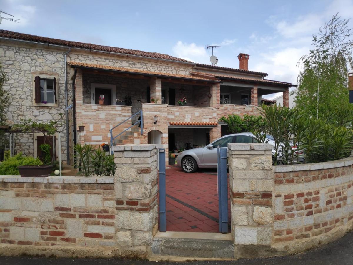 Apartmani Memic 100 M Do Plaze, Apartments Memic Only 100M From Beach Porec Exterior photo