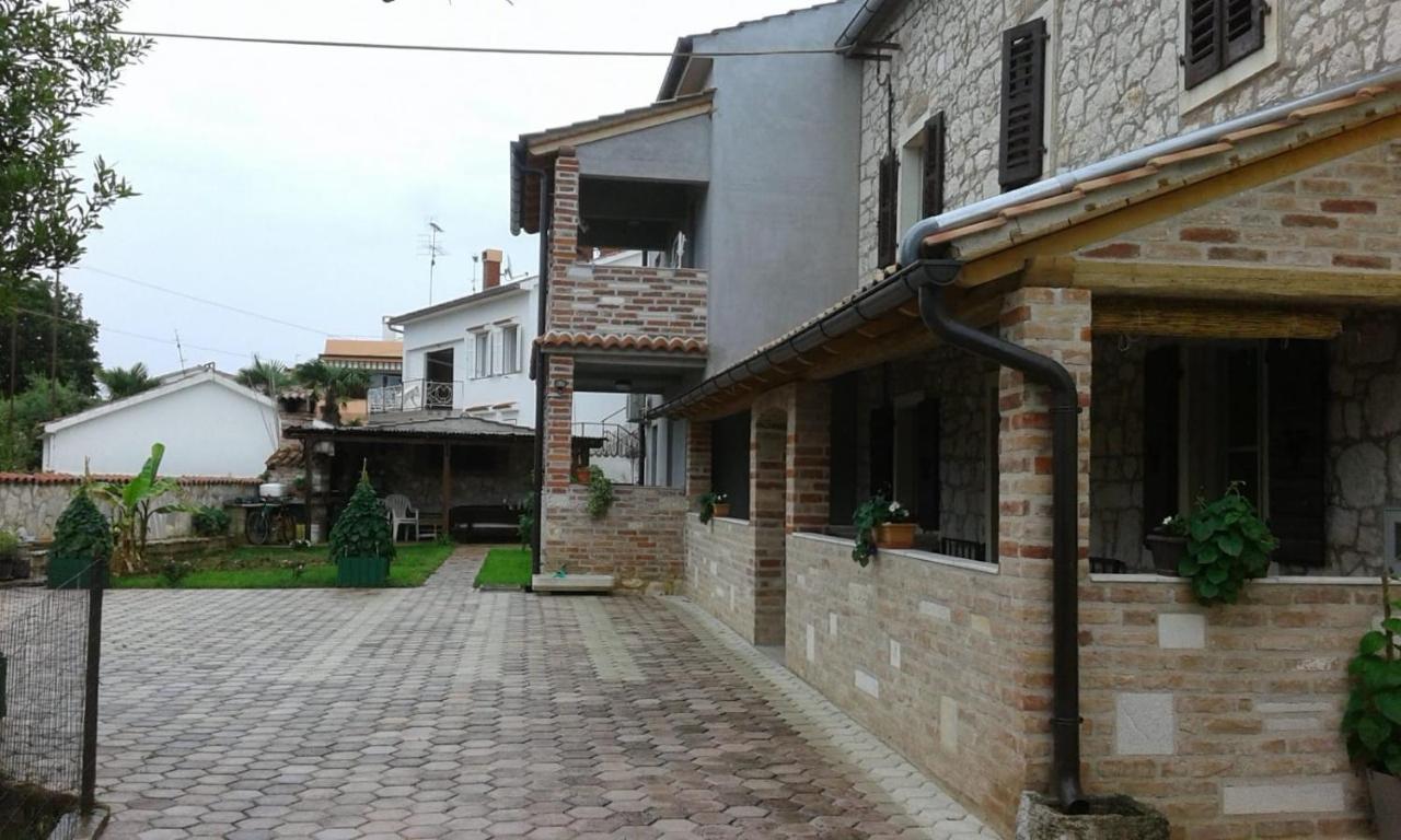 Apartmani Memic 100 M Do Plaze, Apartments Memic Only 100M From Beach Porec Exterior photo