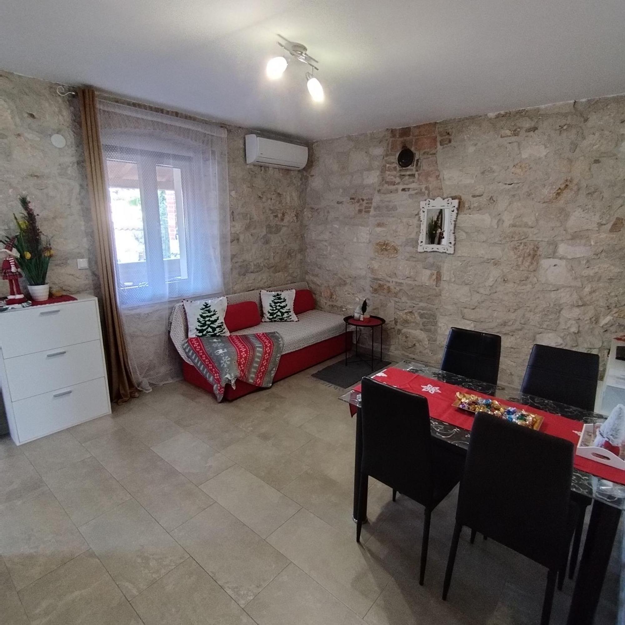 Apartmani Memic 100 M Do Plaze, Apartments Memic Only 100M From Beach Porec Exterior photo
