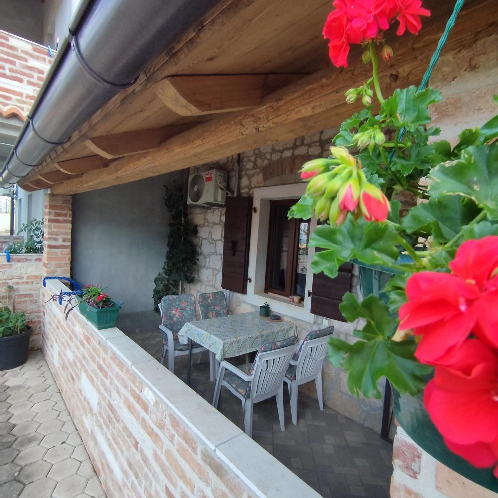 Apartmani Memic 100 M Do Plaze, Apartments Memic Only 100M From Beach Porec Exterior photo